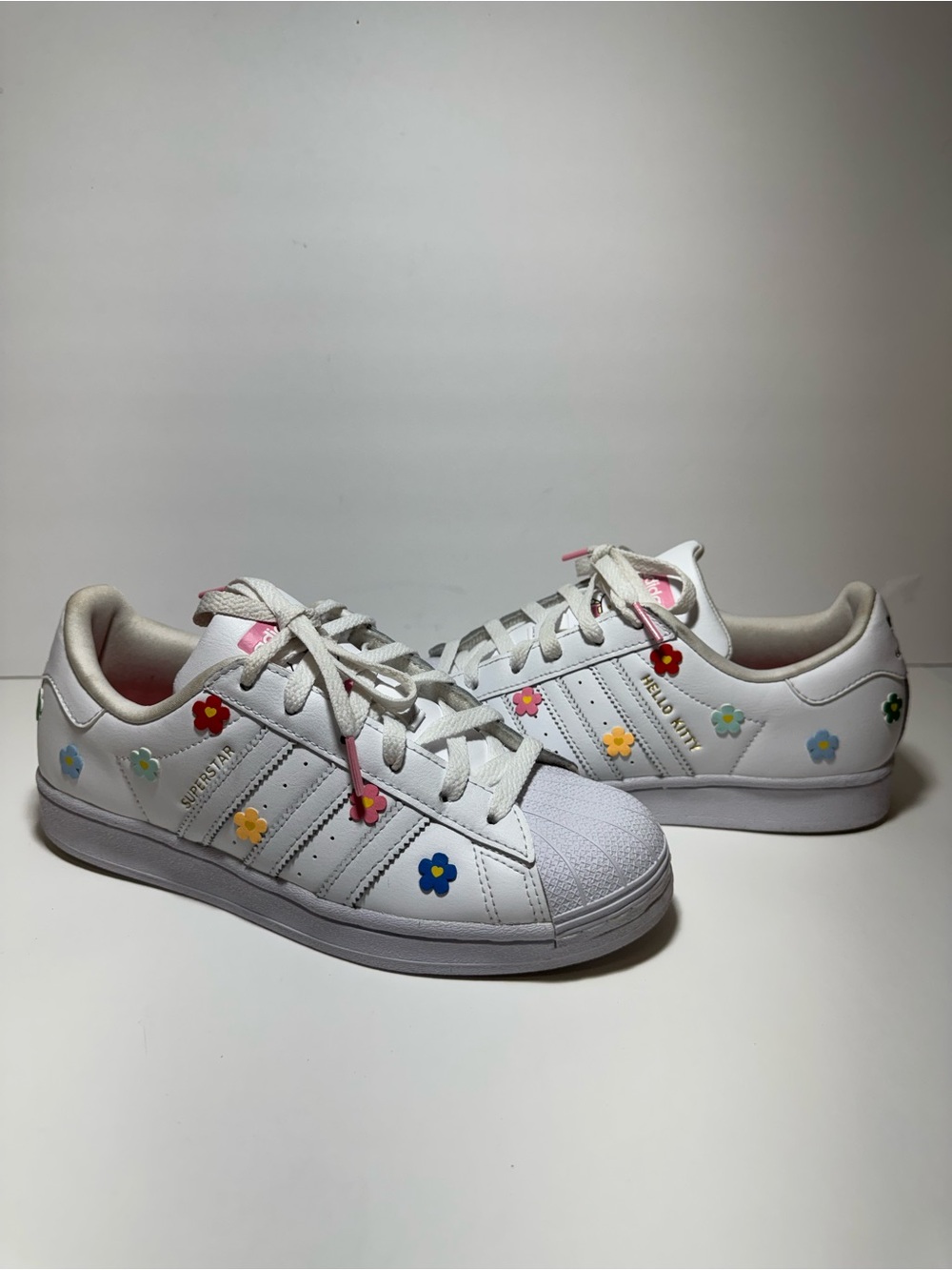 Adidas Youth Superstar J sneakers with Floral Accents Hello Kitty Size 6